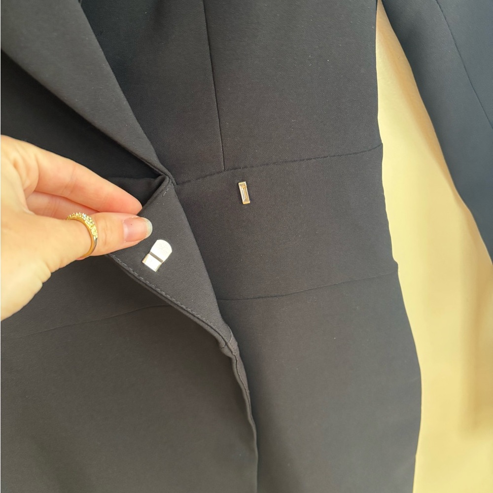 Zara Women's Elegant Black Blazer - Picture 3 of 5
